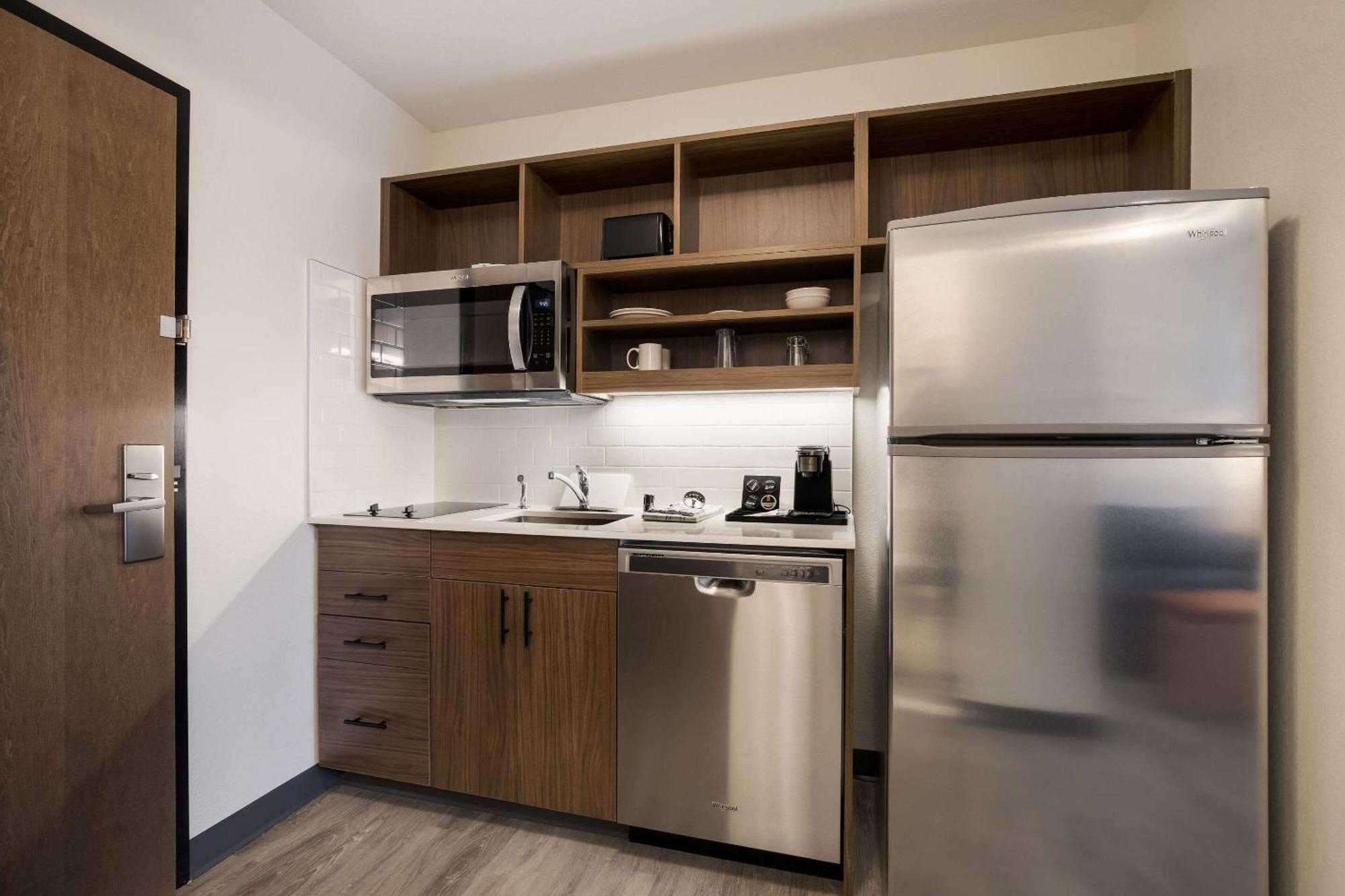 Everhome Suites Corona Exterior foto